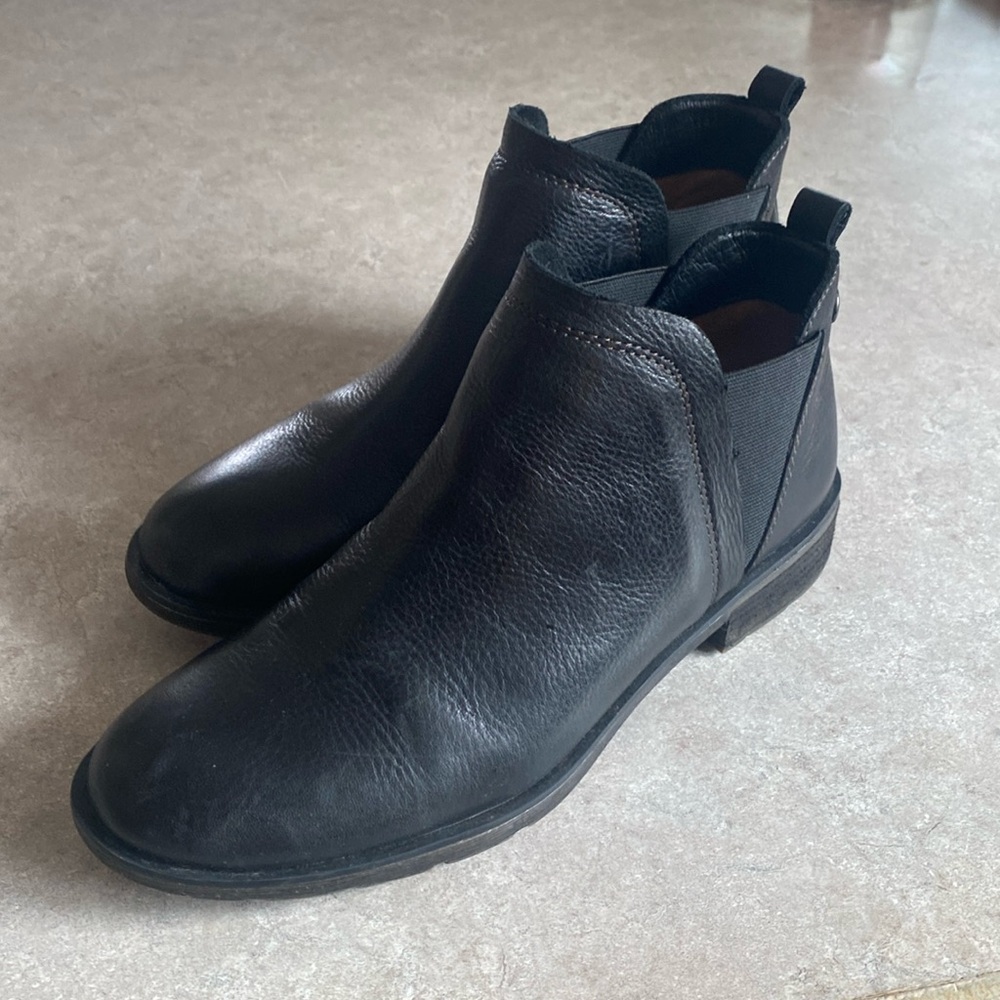 Ankle booties-Sofft